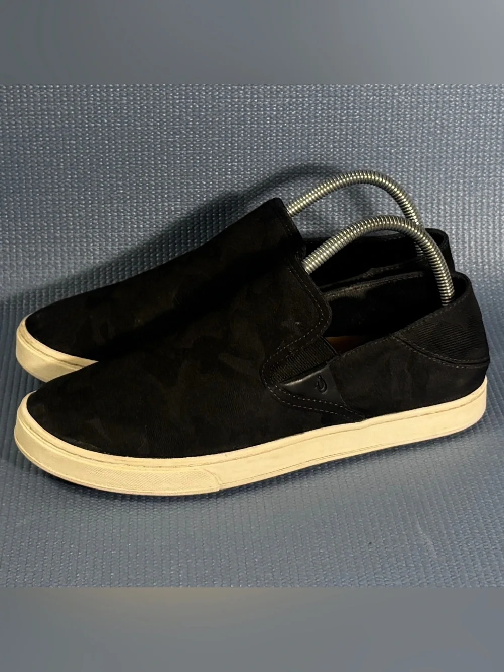 OluKai Pehuea Pai Women’s Black Camo Slip On Shoes Size 9.5